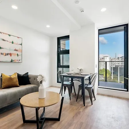 Cute 1-Bedroom Apartment In Central Auckland-2