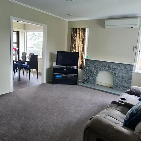 Auckland Home Away From Home-2