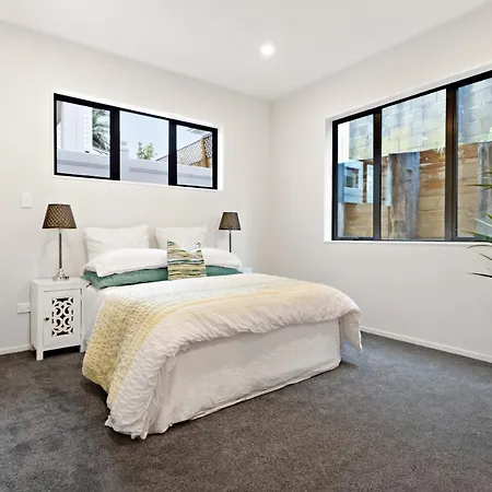 Self Contained Unit - New Property Make Your Stay Comfortable-3
