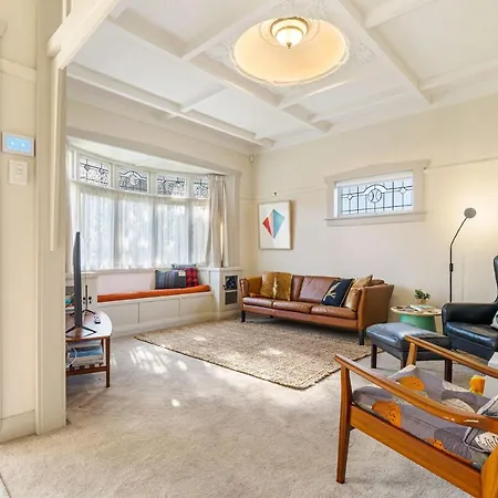 Lovely 3-Bedroom Home With Free Parking-3
