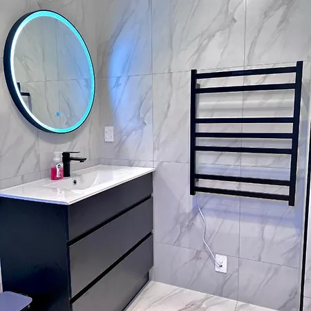 Peaceful And Lovely Home With External Private Bathroom-2