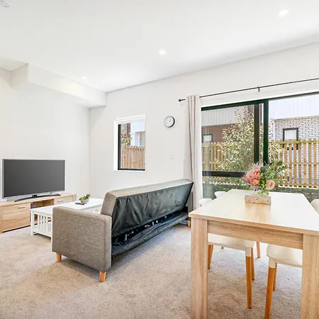 Cozy Brand New Townhouse 17-2