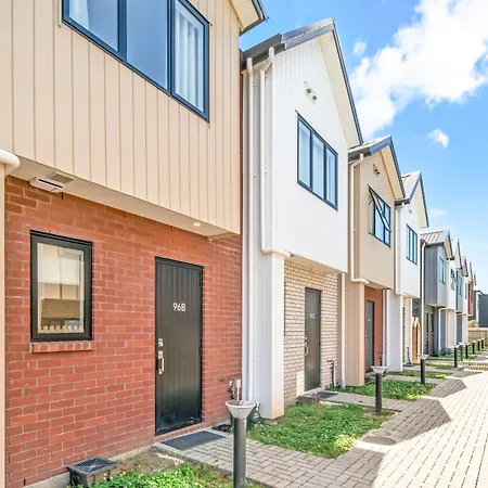 Cozy Brand New Townhouse 9-3