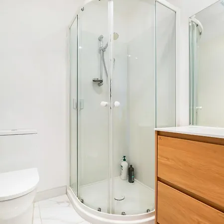 Cozy Brand New Townhouse 7-2