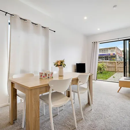 Cozy Brand New Townhouse 10-3