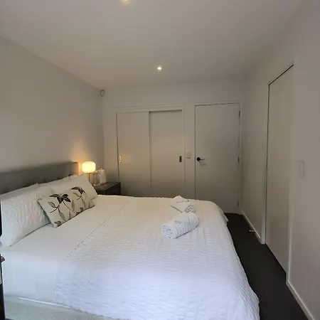 Private Room With Ensuite & Garden Epsom-2