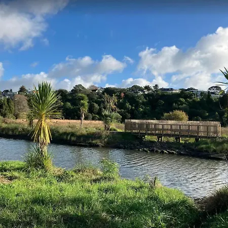 Remuera 5 Bedroom Holiday House-2