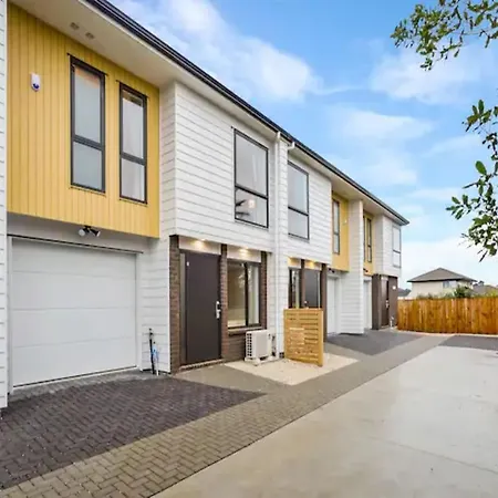 Wonderful Three Bedroom With Garage-2