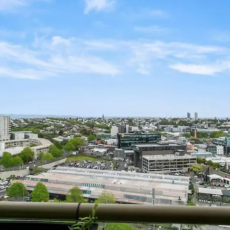 Central And Stylish Apartment With City Views-2