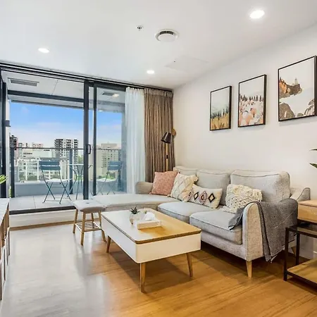 Cosy Two Bedroom Apartment With Balcony Pool And Gym-2