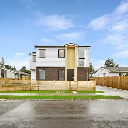 Brand New Three Bedroom Townhouse With Garage-3