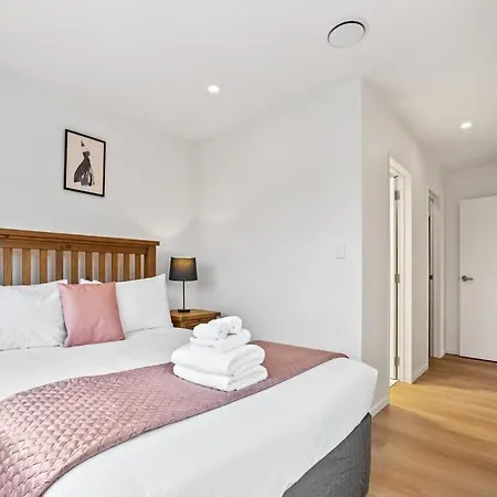 Brand New Three Bedroom Townhouse With Garage-2