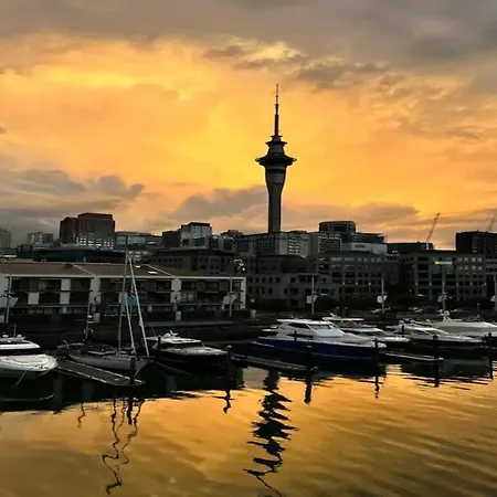 Stunning 2Br Viaduct Views W Parking Zodiak Stays-2