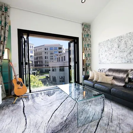 One-Bedroom Loft In Viaduct By Zodiak Stays-2