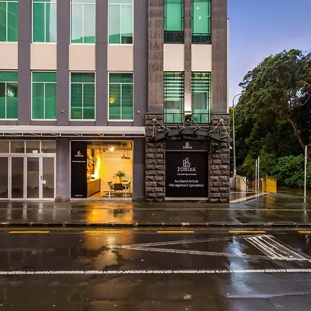Retro Style On Queen Street-3