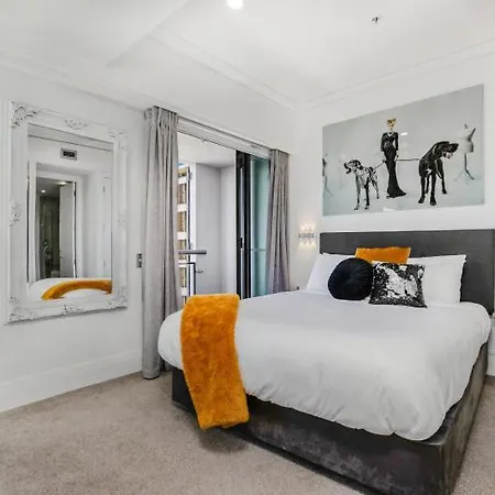 Auckland Viaduct Chic Luxury Waterfront Views!-2