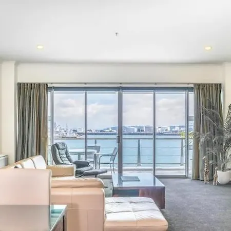 Spacious Executive Apartmt,Great Views! Location-2