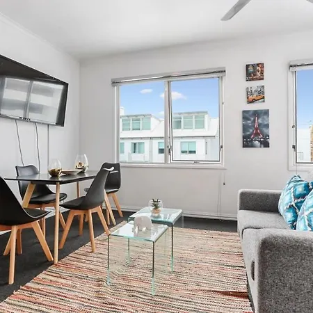 Studio Apartment On Princes Wharf-2