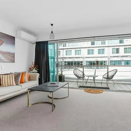 Funky One Bedroom Apartment On Princes Wharf-2