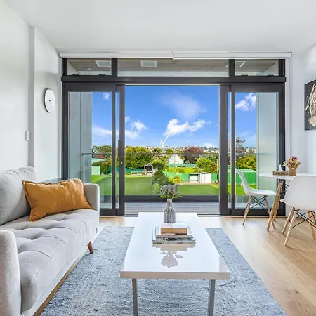 Lovely Bright Apartment - Central Takapuna!-3
