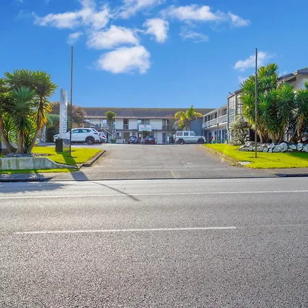 Ellerslie Palms Motel-2