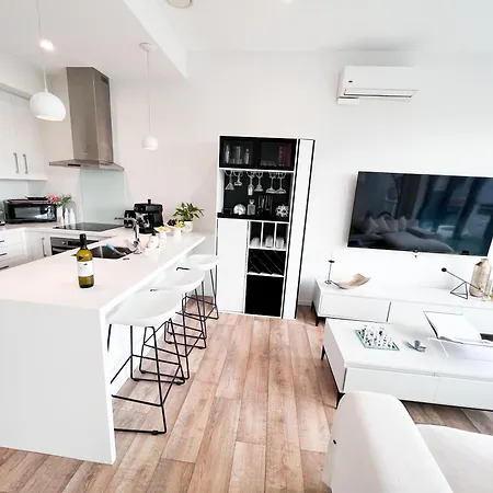 Luxury 2 Bedroom Apartment With Cocktail Bar And Espresso Machine-2
