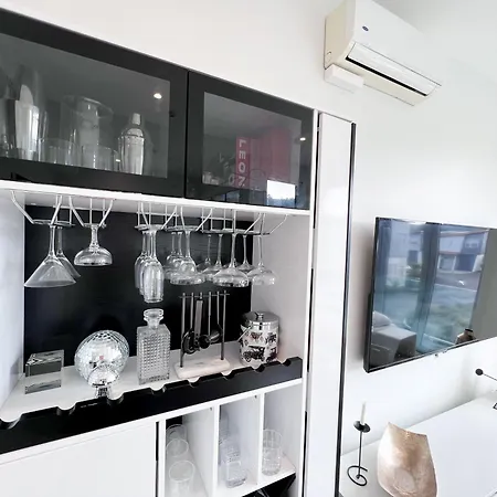 Luxury 2 Bedroom Apartment With Cocktail Bar And Espresso Machine-3