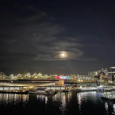 Penthouse Apartment With Stunning Harbour Views-3