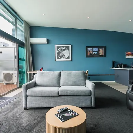 Penthouse Apartment With Stunning Harbour Views-2