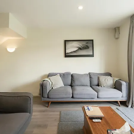 Spacious Home Near Cbd Spa Pool Parking 3Br-2