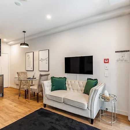 Stylish 2-Storey Retreat With Parking Zodiak Stays-2