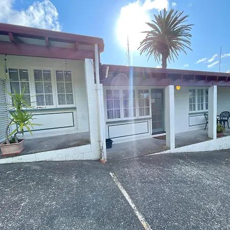 Browns Bay Olive Tree - Pet Friendly Family Apartment-3