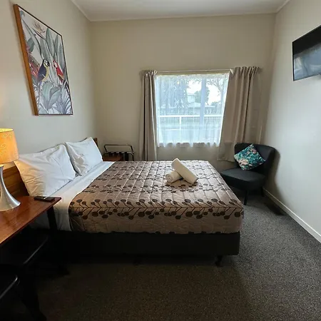 Airport Westney Lodge-2