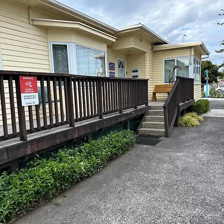 Airport Westney Lodge-3