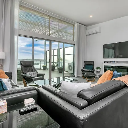 Spacious 3-Bed Waterfront Apartment-2