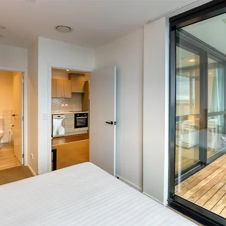 Ramada Suites By Wyndham Victoria Street West-2