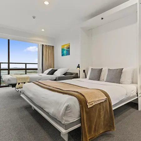 Skyline Sojourn Studio With Parking And Sea Views-3