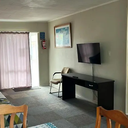 Takanini Park Motor Lodge-3