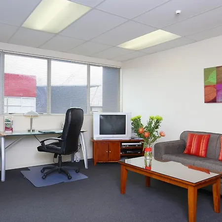 Kudos Business Suites & Airport Motel-2