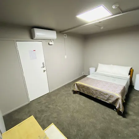 Hit Hostel-3