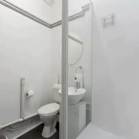 Lovely 1-Bedroom Unit In Cbd By Zodiak Stays-3