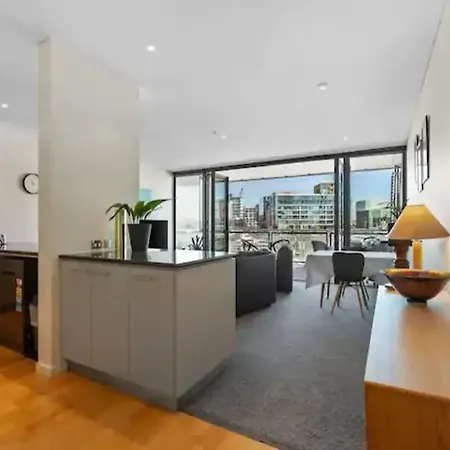 Lovely View Apartment - Free Parking, Pool And Gym-3