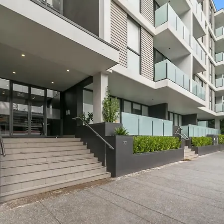 Beautiful 2Br - Pool, Gym & Parking Zodiak Stays-3