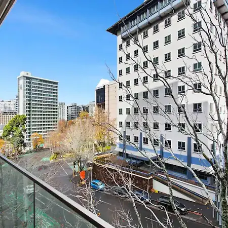 Central Modern Apt With Working Space Zodiak Stays-2