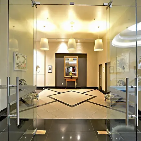 Spacious Retreat On Queen Street With Gym And Pool-2
