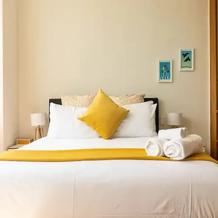 1Br Cbd Escape Near Sky Tower Zodiak Stays-2
