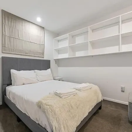 Beautiful Sky Tower View Home Near K' Road W/ Free Parking-2