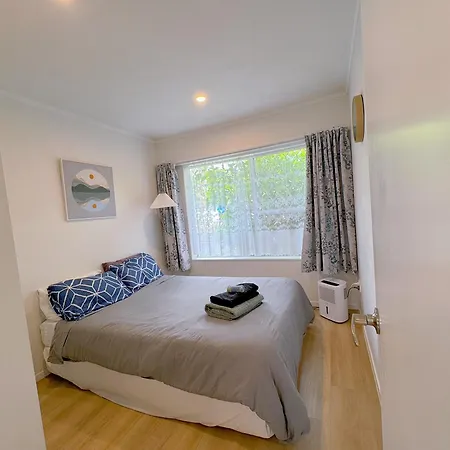 Bright Eden Park Two Bed Townhouse Private Parking-3