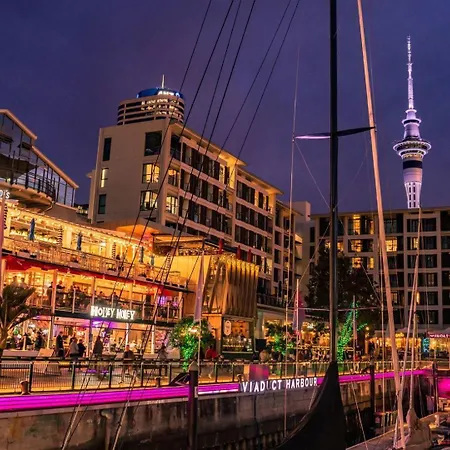Qv Stays Waterfront Suite With Views To Amaze-3