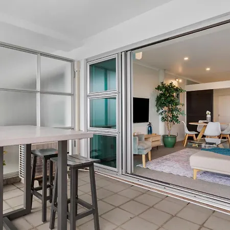 Qv Stays Elegant Modern Apartment With Water Views-2